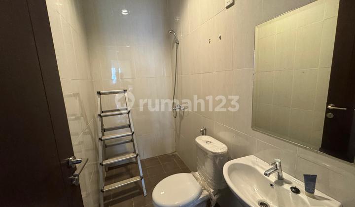 For Sale Nice House In Whelford Greenwich BSD 2