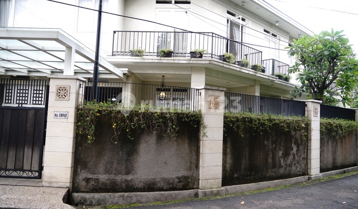 For Sale Luxury 2-Story House Friendly Price Strategic South Jakarta 2