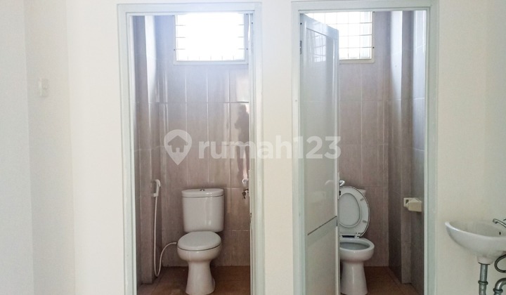 Roadside Shop-House in a Strategic Area, Neat and Ready to Occupy. 2