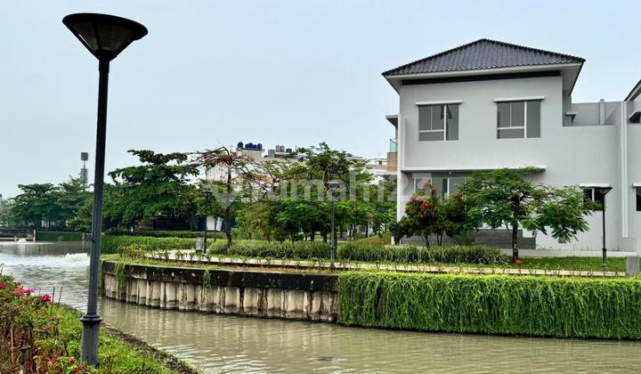 Dijual Rumah Cantik 2Lt di Golf Island, Utara 2