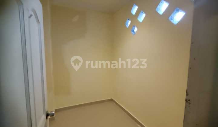 For Sale 2-Story Center View House Size 10X16 2