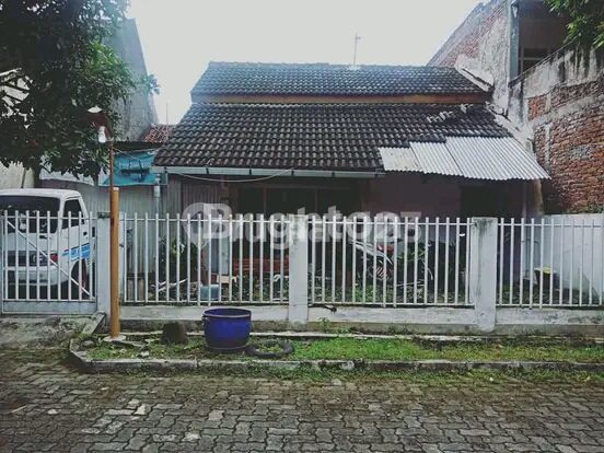 HOUSE FOR SALE IN PLAMONGAN HIJAU, EAST SEMARANG 1