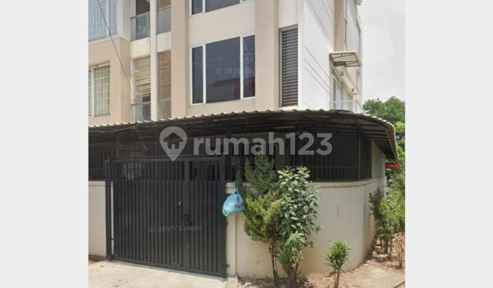 Rumah Cantik Posisi Hoek Siap Huni Full Furnised di Duri Kepa - Jakarta Barat