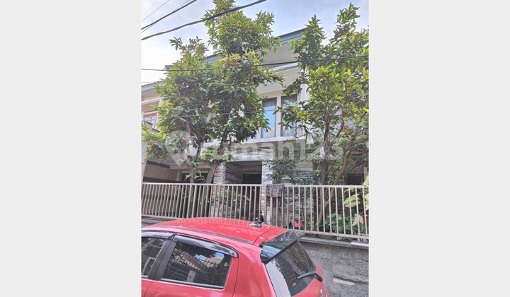 Rumah Bagus Full Marmer Lokasi Strategis di Kebon Jeruk, Jakarta Barat Rumah Bagus Full Marmer Lokasi Strategis di Kebon Jeruk, Jakarta Barat