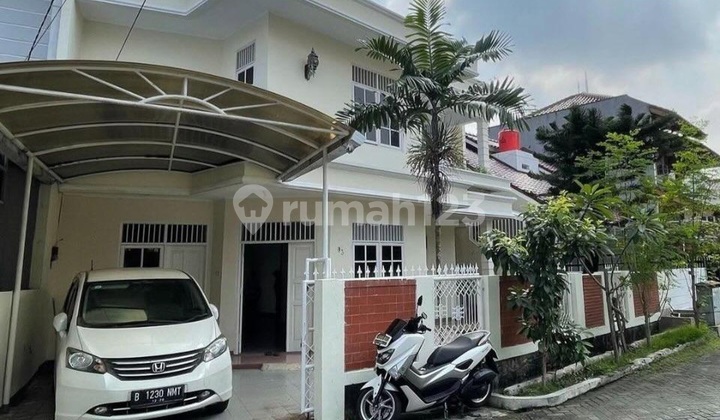 Rumah Asri Lokasi Strategis di Perumahan Kebun Jeruk Indah - Jakarta Barat