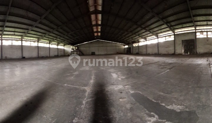 Warehouse Spacious Strategic Location Near Taman Mini Indonesia Indah in Ciracas, East Jakarta
