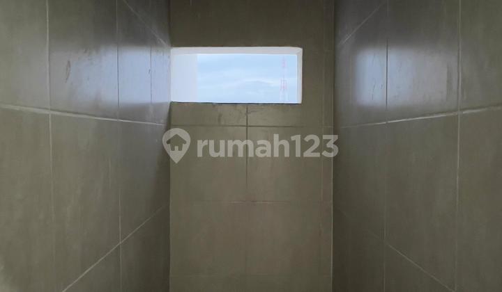 3-Story Flood-Free Ready-to-Occupy House in South Meruya, Kembangan, West Jakarta 3-Story Flood-Free Ready-to-Occupy House in South Meruya, Kembangan, West Jakarta