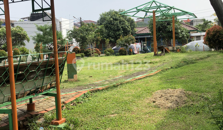 Rumah Tua Hitung Tanah Posisi Hoek Lokasi Strategis di Citra Garden 2, Jakarta Barat