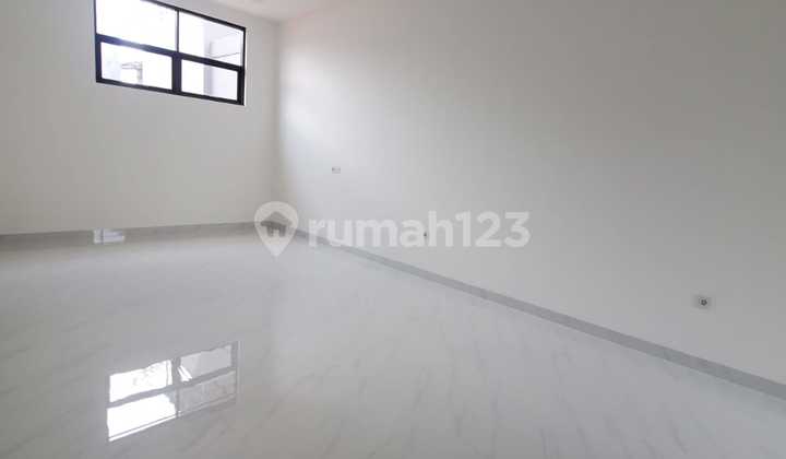 Nice House In Bsd Kencana Loka South Tangerang 2