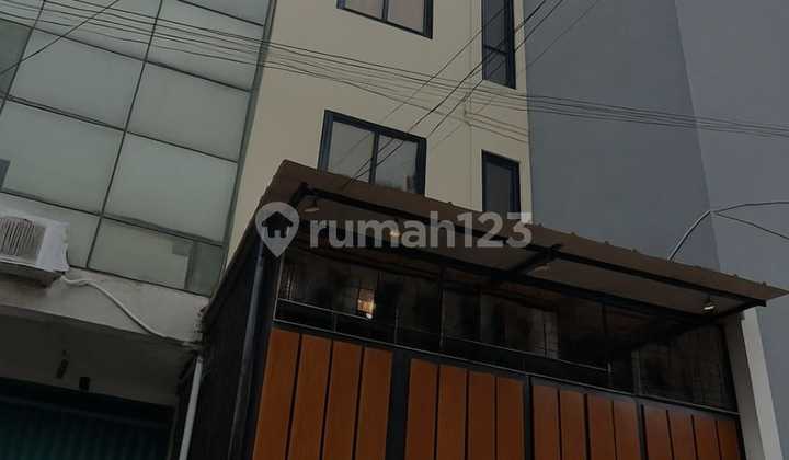 Boarding House in Jembatan Lima Already Crowded Boarding House in Jembatan Lima Already Crowded