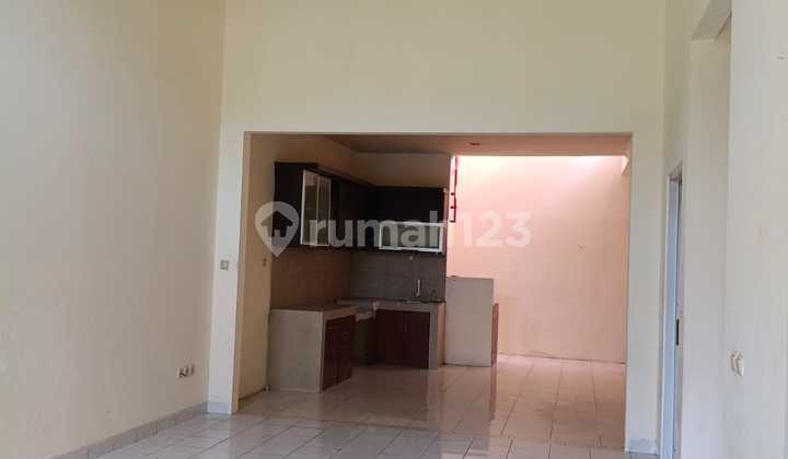 Ready-to-Occupy House in Delatinos BSD, South Tangerang Ready-to-Occupy House in Delatinos BSD, South Tangerang