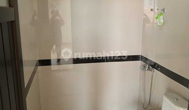 Rumah Bagus 2.5 Lantai Siap Huni Di Taman Holis Indah 1 2