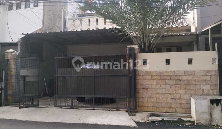 Sell House in Pejaten Barat, South Jakarta Sell House in Pejaten Barat, South Jakarta