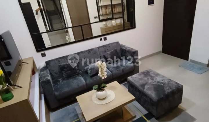 Rumah 2 Lantai Mewah 1