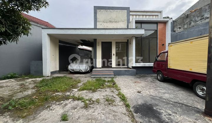 Rumah di Pusat Kota Bandung Sangat Strategis Rumah di Pusat Kota Bandung Sangat Strategis