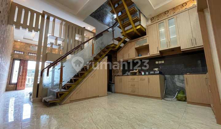 Rumah 2 Lantai di Sayap Babakan Sari Antapani Kidul Bandung