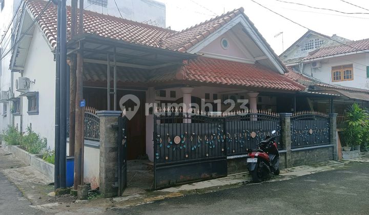 Nice House with Certificate in Cianjur City, Negotiable Until Deal. Nice House with Certificate in Cianjur City, Negotiable Until Deal.