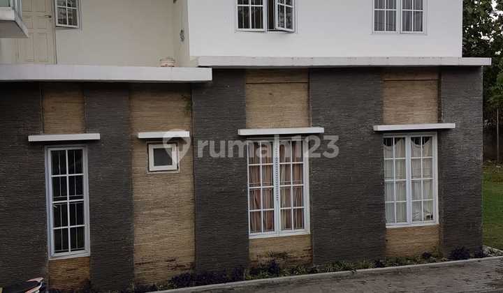 Villa House on Babakan Madang Street Near Sentul City 2