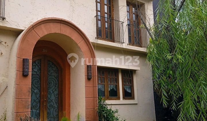 House Needs Minor Renovation SHM Located in Sentul City Cluster House Needs Minor Renovation SHM Located in Sentul City Cluster