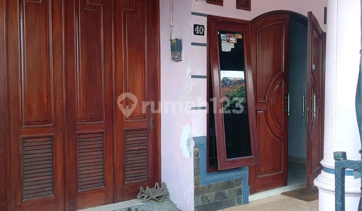 Nice House with Certificate in Cianjur City, Negotiable Until Deal. Nice House with Certificate in Cianjur City, Negotiable Until Deal.