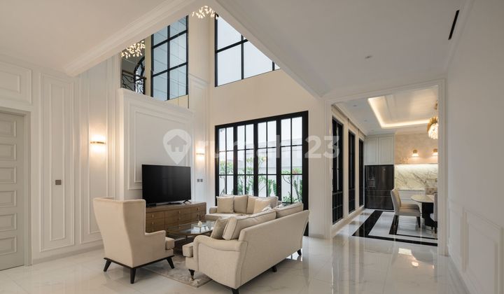 Rumah American Classic Furnished Lokasi Strategis 