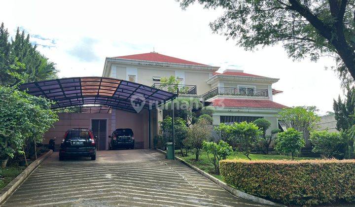 Rumah dengan taman yang luas modern dan view pegunungan 1