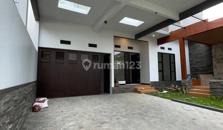 Dijual Rumah Mewah Baru 2 Lantai Balkon View Cantik – Araya Malang