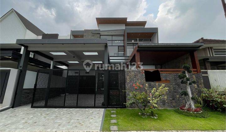 Dijual Rumah Mewah Baru 2 Lantai Balkon View Cantik – Araya Malang