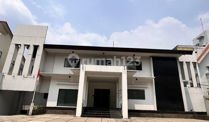 Gedung Kantor Strategis & Siap Pakai di Jalan Wijaya I, Kebayoran Baru – 1.237 m²