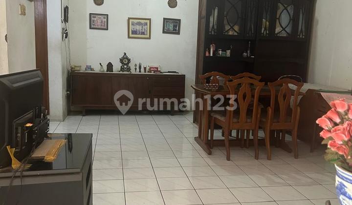 House with Strategic Location in Radio Dalam 2