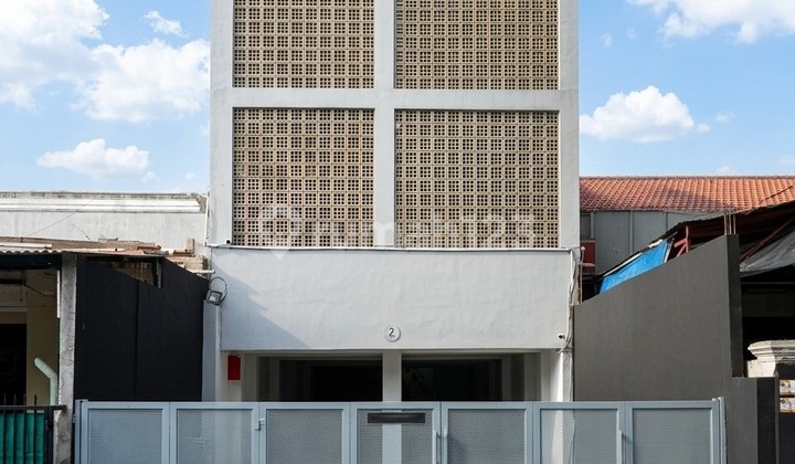 Kost 32 Kamar Full AC, 3 Lantai, SHM Kebayoran - Dekat MRT, Investasi Menguntungkan!