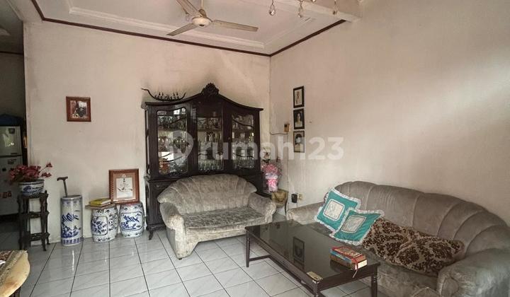 Rumah dengan Lokasi Strategis di Radio Dalam