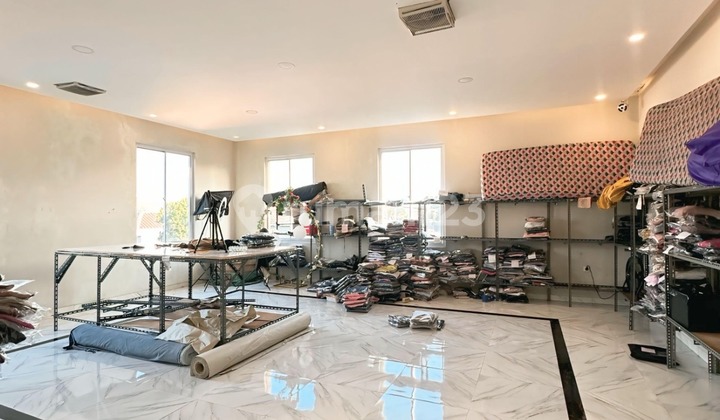 Rumah Gaya Rumah Moderen Elegan Bagus Siap Huni Di Ciputat 2.5 Lantai Kt 5+1 Km 4+1 Sertifikat Shm 2