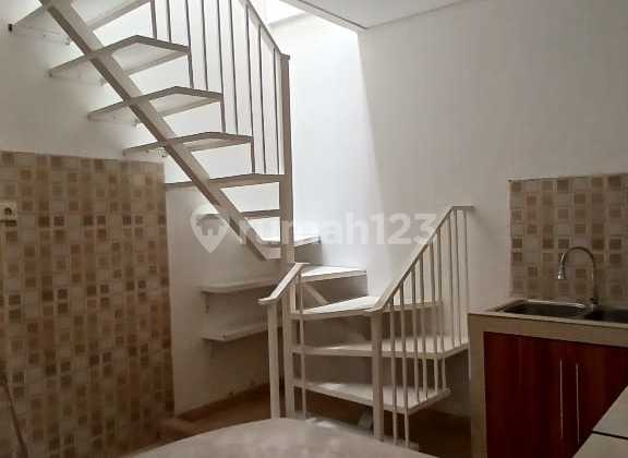 Two-Story House, Strategic Location, Easy Access, Bintaro Sector 9, SHM (Certificate of Ownership).
