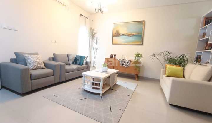 House with a Strategic Location, Spacious Yard, and Strategic Location near Bintaro