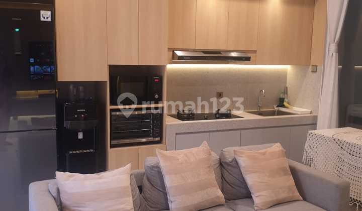 Rumah 2 Lantai SHM Cantik dengan Desain Modern Siap Huni 2