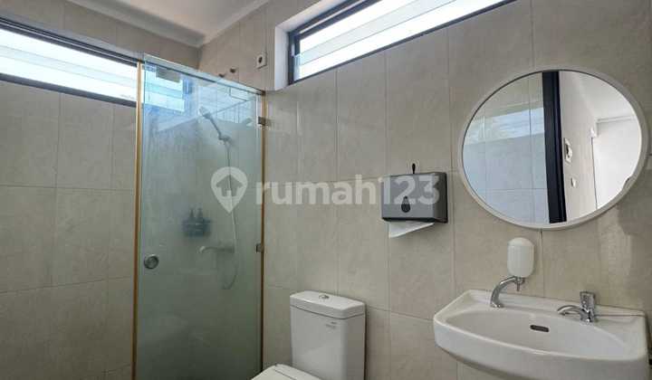 Rumah Cantik, Bersih dengan Hunian Nyaman dan Asri @Kebayoran Harmony 2