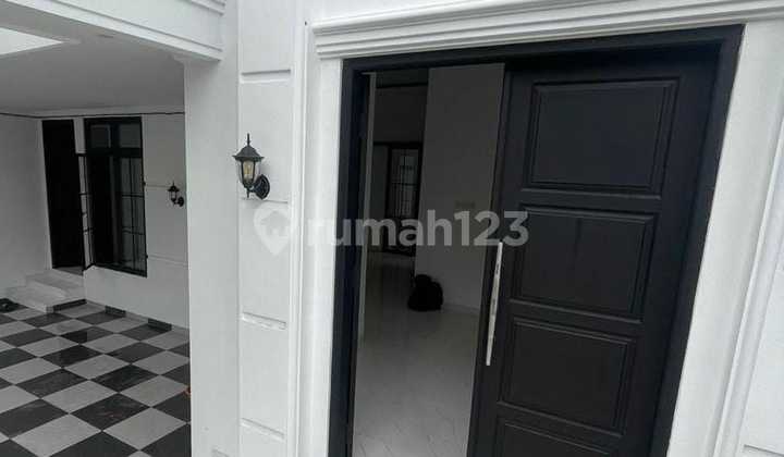 Rumah Modern Cantik Siap Huni dengan di Bintaro Sektor 9 2