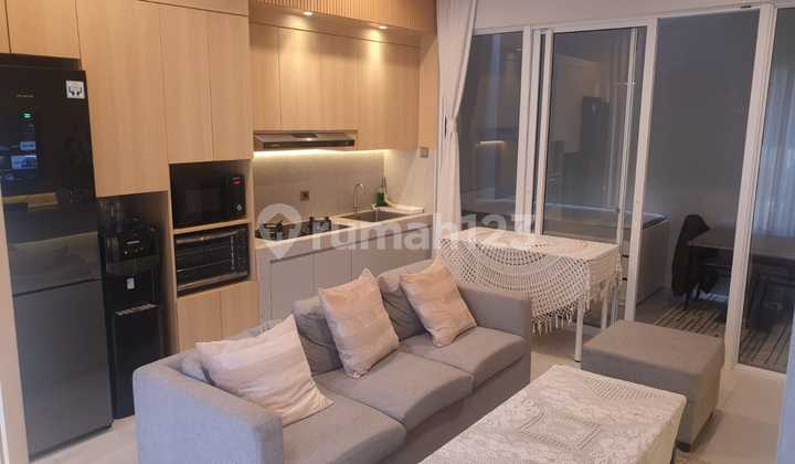 Rumah 2 Lantai SHM Cantik dengan Desain Modern Siap Huni