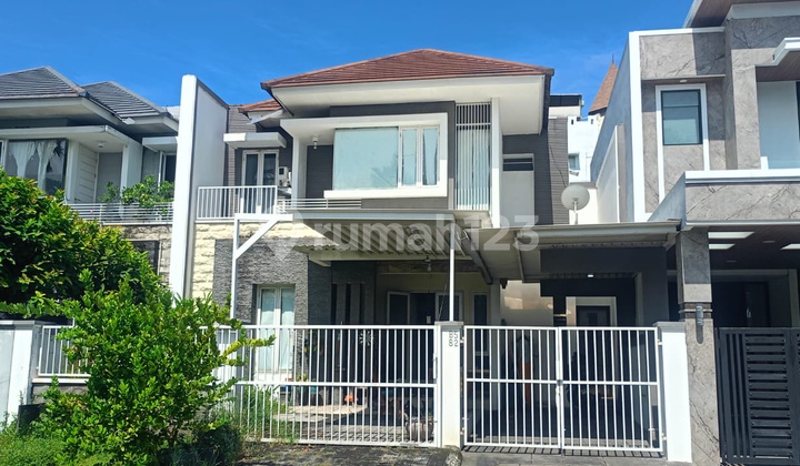 Royal Residence Luar Cluster Twin Road Club House