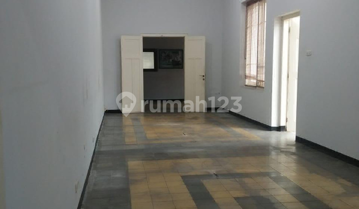 CHEAP ex cafe and office a step away from Kartini and Darmo streets. 2