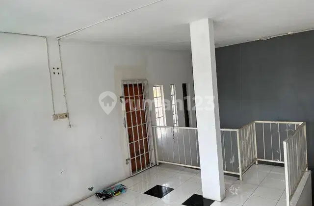 Babatan Mukti house near Pakuwon Mall PTC, close to UNESA Lidah campus.