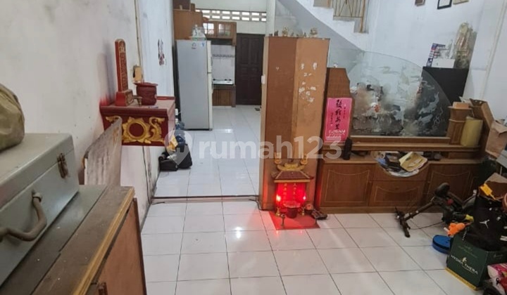 3-Storey Shop House in Glugur Kota, West Medan. 2