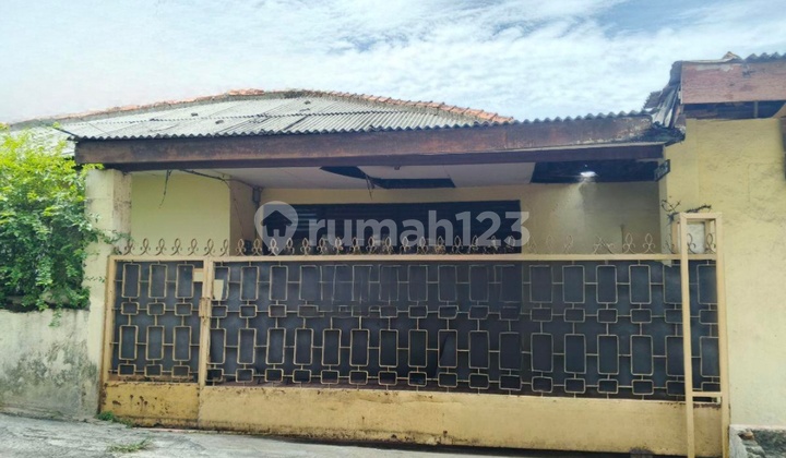 House in Bintaro Pesanggrahan Complex, South Jakarta, near Veteran Toll Gate