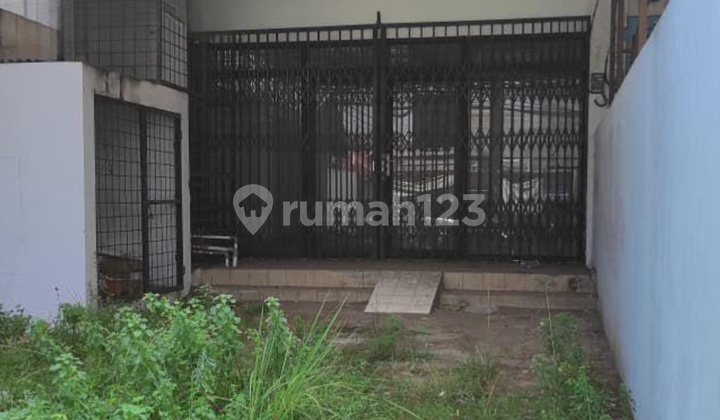 3-Storey Shop House in Rempoa, Ciputat, South Tangerang, Near Lebak Bulus MRT 2