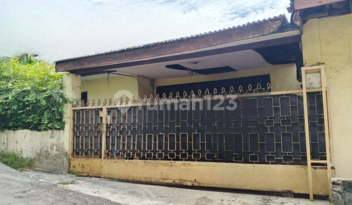 House in Bintaro Pesanggrahan Complex, South Jakarta, near Veteran Toll Gate 2