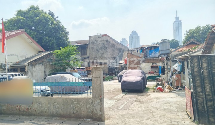 Strategic Plot in Kebayoran Lama, South Jakarta, Near Kebayoran Station.