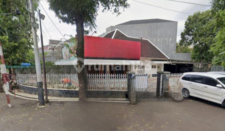 Hook House in Hang Lekir, Kebayoran Baru, South Jakarta, near GBK Senayan Hook House in Hang Lekir, Kebayoran Baru, South Jakarta, near GBK Senayan