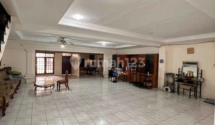 For Sale Spacious House in Duri Kepa Complex, Kebon Jeruk, West Jakarta 2