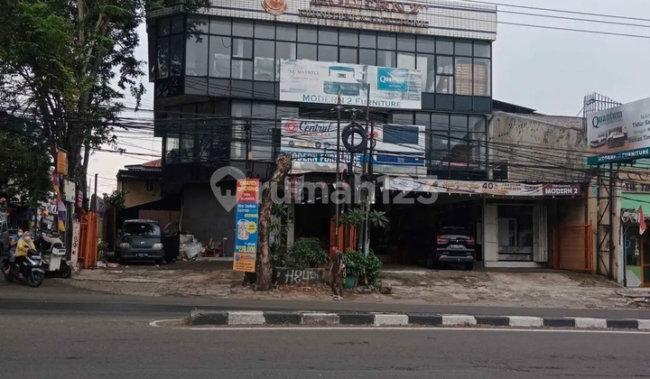 Rent a 3-Story Strategic Shop House on HOS Cokrominoto Street, Ciledug, Tangerang